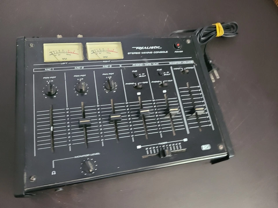 Realistic No. 32-1200B Stereo Mixing Console wired, For Parts Or Repair - Image 4 of 4