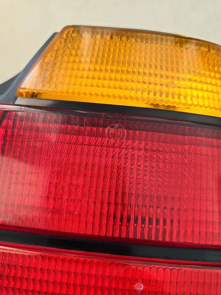 Задний фонарь правый для BMW 735i 1988 1989 1990 1991 1992 годов выпуска от оригинального производителя 1379504 - Изображение 3 из 4