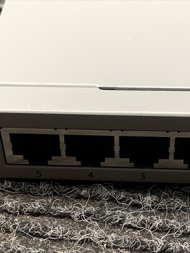 Allied Telesis AT-FS705LE 5-Port Fast Ethernet Switch 990-002618 - Picture 5 of 8