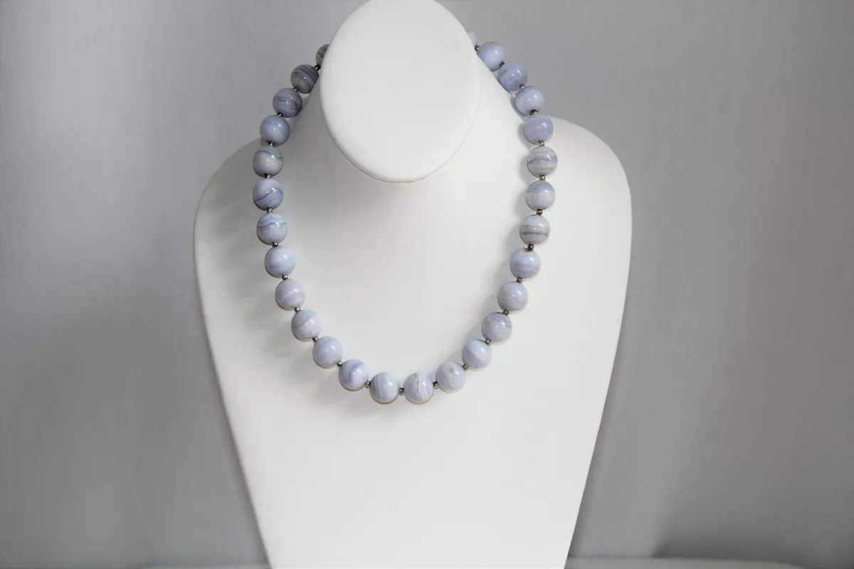Silver agate best sale necklace