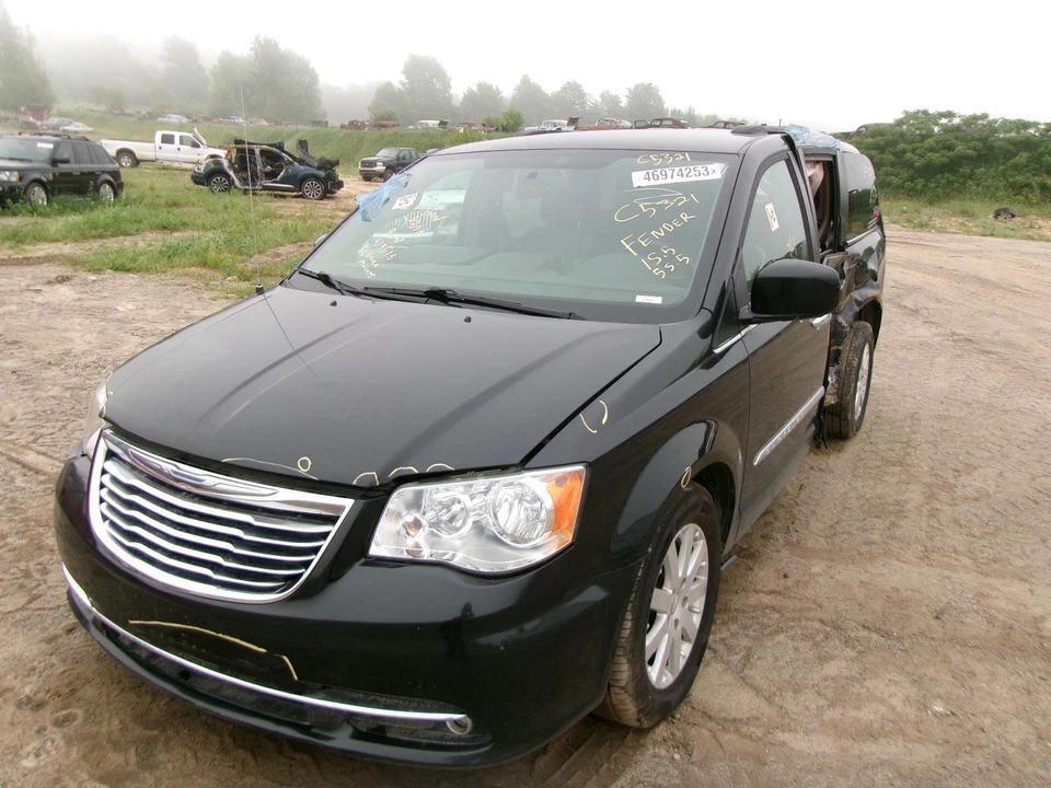 Brazo de control inferior inferior delantero izquierdo usado se adapta a: Chrysler Town & Country 2015 Foto 2 de 4