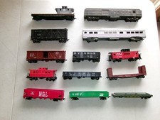 Lot of 13 HO Train car Lot