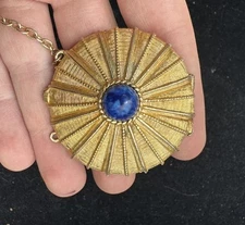 VINTAGE ESTEE LAUDER GOLD TONE BLUE STONE POWDER COMPACT 2”