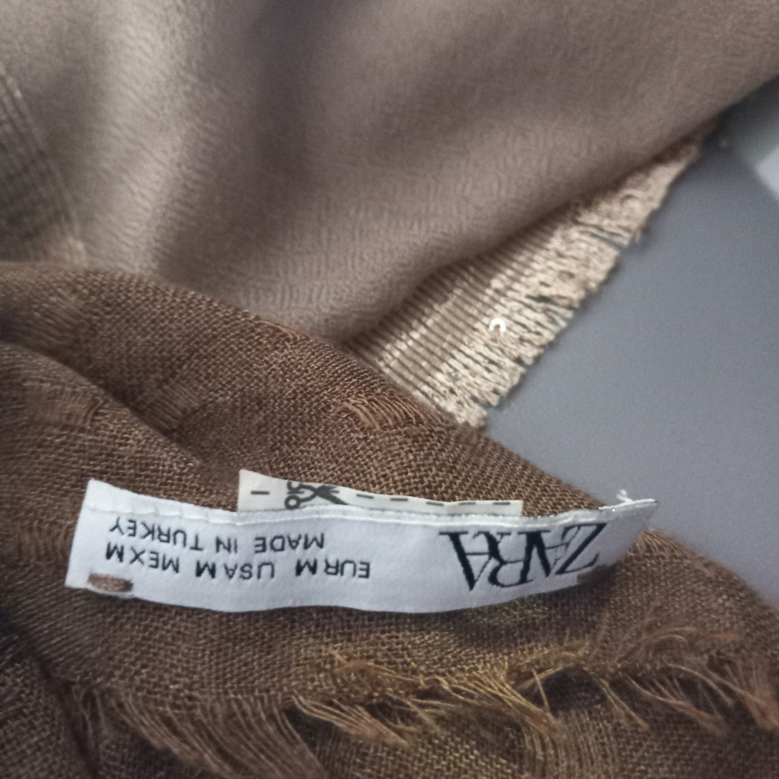 The Office TV Show Prop Wardrobe Costume Jenna Fischer Pam Beesly Scarf (02)