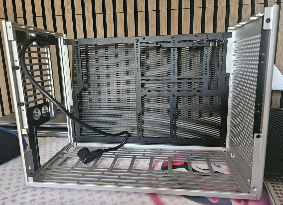 ncase m2 grater シルバー　vgpuマウントキット付 M2 - Grater – NCASE