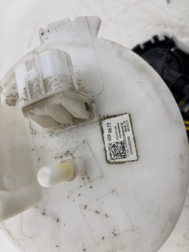 Bomba de tanque de combustible Buick Enclave 2018-2024 AWD OEM 86548672 Foto 3 de 4