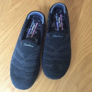 skechers relaxed fit memory foam uk