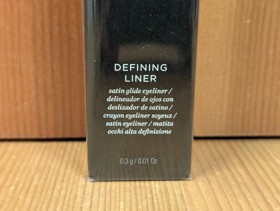 NUEVO Delineador de ojos RevitaLash Cosmetics DEFINIDOR Satin Glide PIZARRA 0,3 g SELLADO Foto 2 de 4