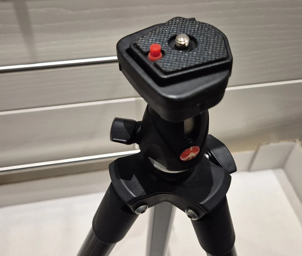 TRIPOD MANFROTTO COMPACT MKC3-P01 CON PIASTRA - NUOVO MAI USATO - Immagine 3 di 4