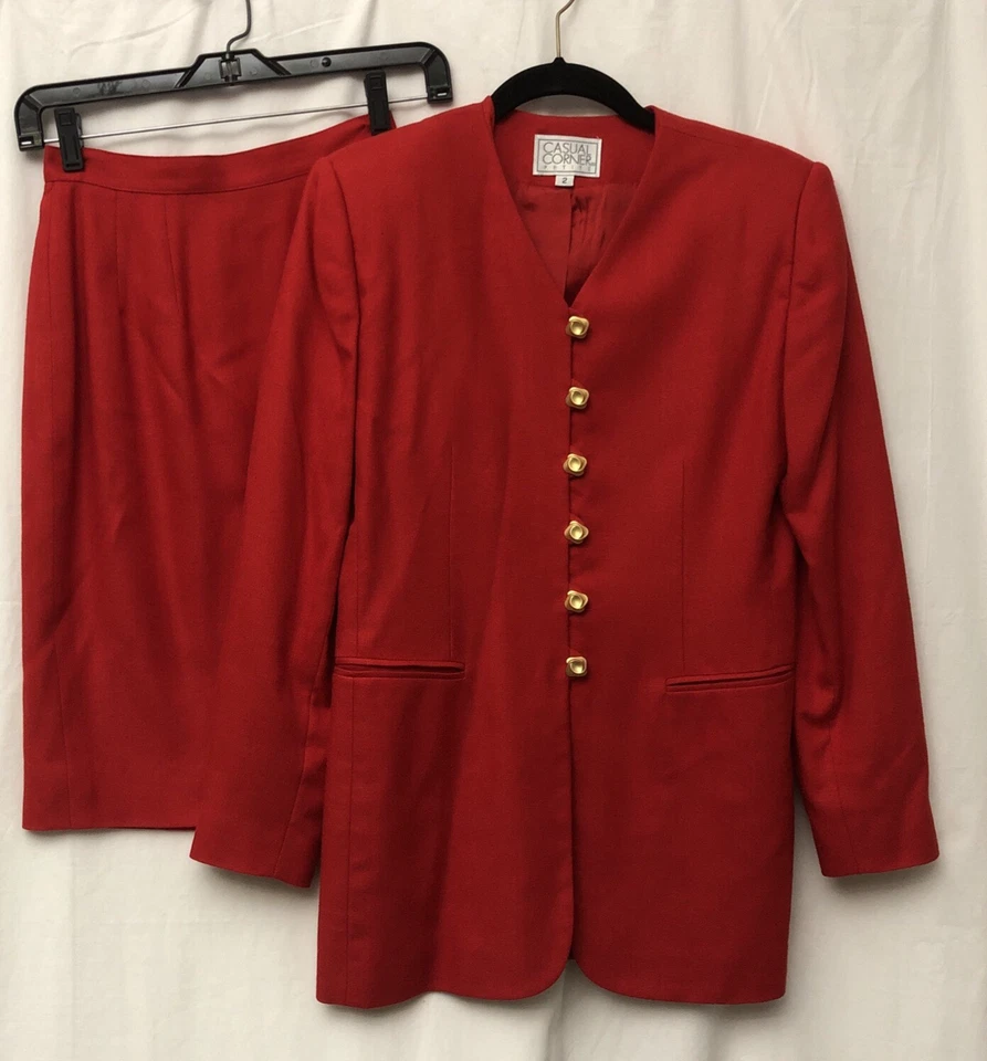 Traje Rojo Esquinero Pequeño Informal De Colección para Mujer con Cuello en V Botón Chaqueta y Falda - 2 Foto 2 de 4