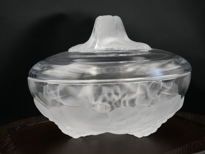 Vntg Hoya Crystal for Mikasa Floral Satin Frosted/Clear Trinket Dish w/Lid Japan