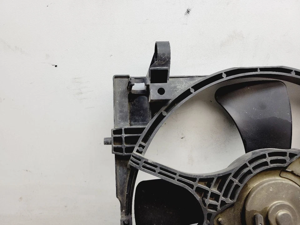 1999 2000 2001 2002 SUBARU FORESTER 2.5L COOLING FAN ASSEMBLY OEM 45121FC050 - Image 2 of 4