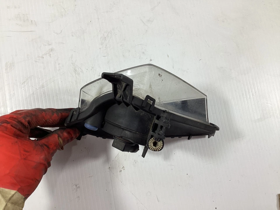 2009-2013 BMW 328I XDRIVE  FRONT LEFT DRIVER SIDE FOG LIGHT OEM . - Image 4 of 4