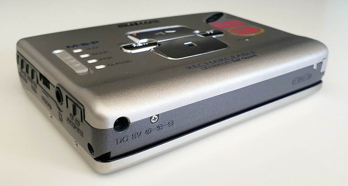 Slim Aiwa HS PX477 Walkman Stereo Cassette Player + Remote+ Slim Aiwa HS PX477 Walkman Stereo Cassette Player + Remote+