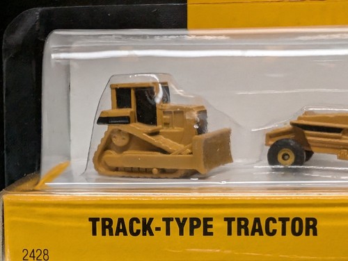 Caterpillar MicroSize Construction Set Track Type Tractor/Scraper/Challenger NIB - Picture 2 of 9