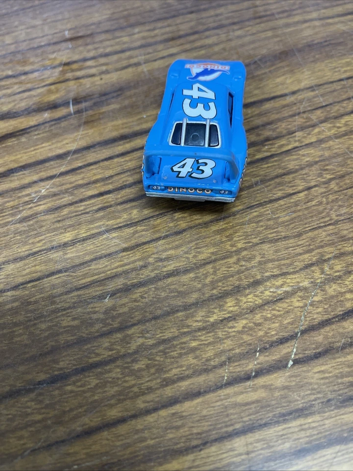 Tomica 迪士尼皮克斯汽车 Dinoco 43 普利茅斯超级鸟收藏品儿童玩具车 — 第 4/4 张图片