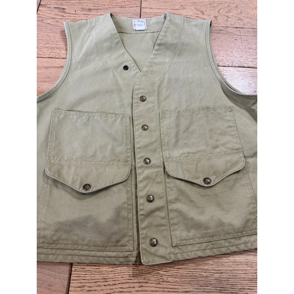 Chaleco utilitario Filson bronceado vintage para hombre talla 44 cuello en V botones bolsillos delanteros Foto 2 de 4