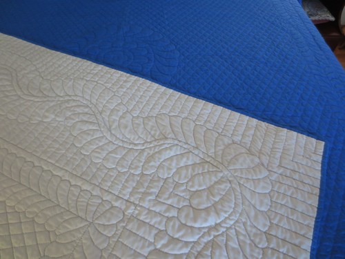 Hand Quilted REVERSIBLE Royal Blue/Off White Cotton QUILT BEDSPREAD--85" x 108" - Picture 8 of 24