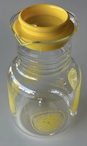 Vintage Pyrex Corning 8.5” Glass Juice Carafe Pitcher w/Lid 3515 Lemon 1.5qt/L