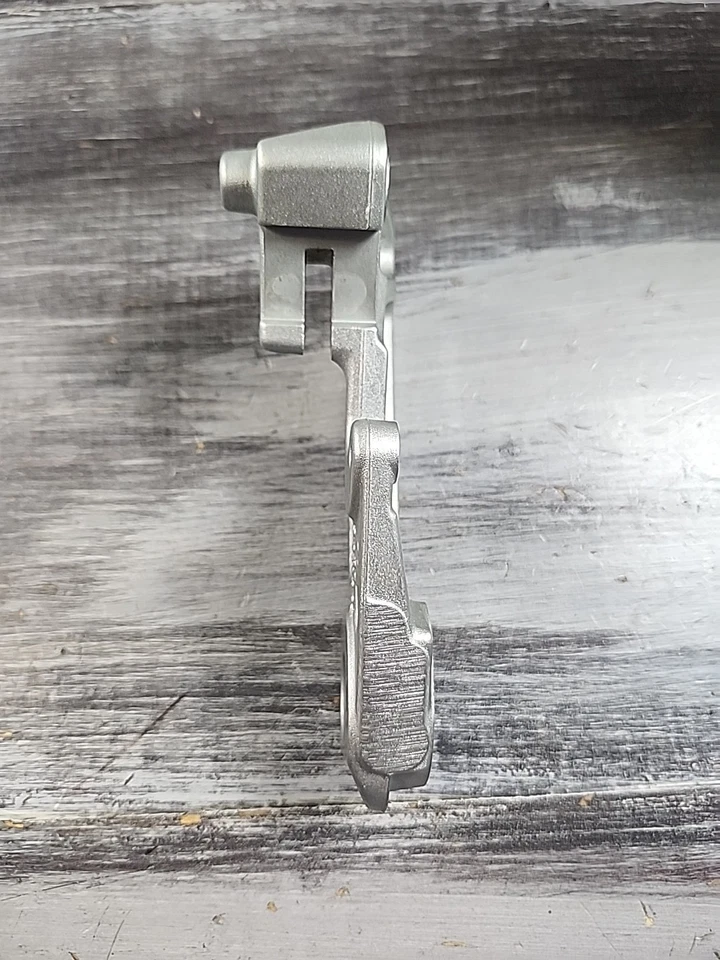 2024 2025 KTM250XC Soporte de montaje de pinza trasera A46013075000 125 150 250 300 350 Foto 3 de 3