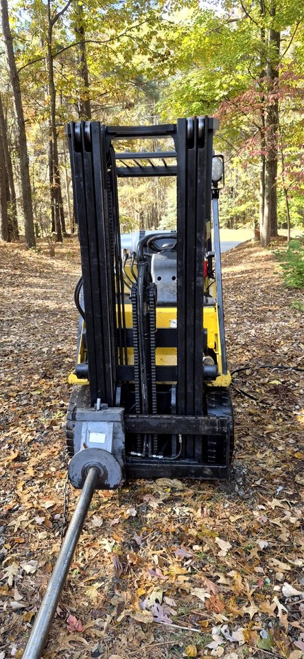 Caterpillar C5000-LP forklift, triple mast, 4,750lb load cap. + 2 sets of forks. - Image 2 of 4