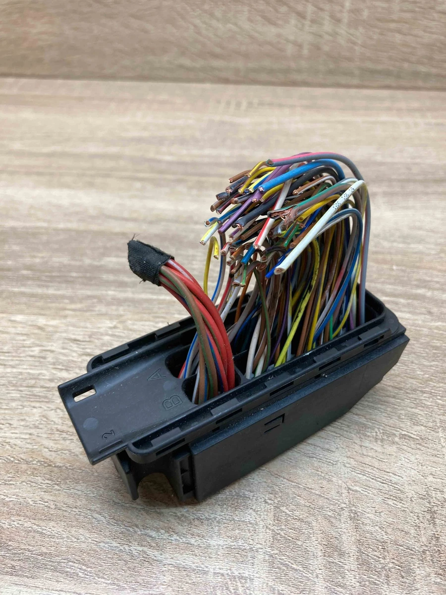 7812489 10007407 BMW 1 3 5 7 Series Connector Plug Unit Computer 