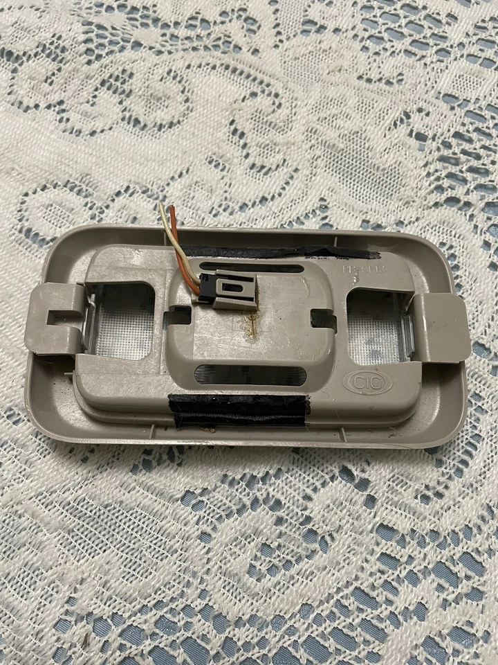 2004-12 Canyon Colorado Gray Dome Light Assembly Bulb And Connection Lot - Image 2 of 4