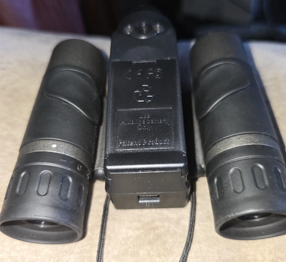 BARSKA 10 X 25 Camera Binoculars w/Travel case, in Excellent Condition!  - Image 3 of 4