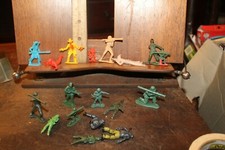 Misc Lot Plastic Toy Soldiers Army Cowboy Indian