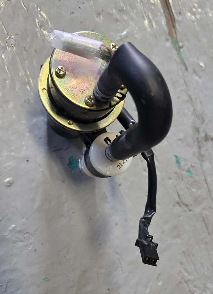 BOMBA DE COMBUSTIBLE OEM YAMAHA FZ1 / YZFR1 / YZF1000 4SV-13907-02-00 Foto 2 de 4