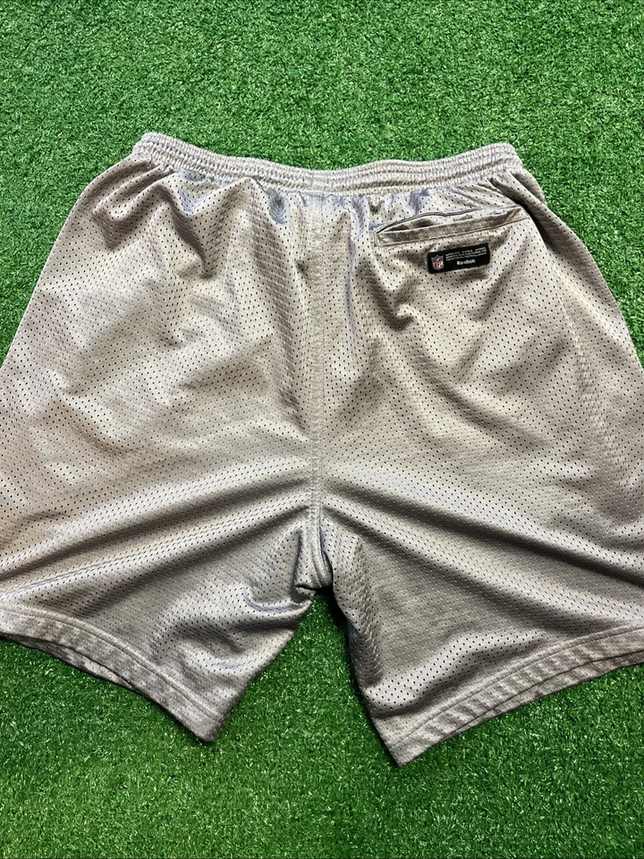 Pantalones cortos de malla gris medio Reebok X NFL Dallas Cowboys para hombre Foto 3 de 3