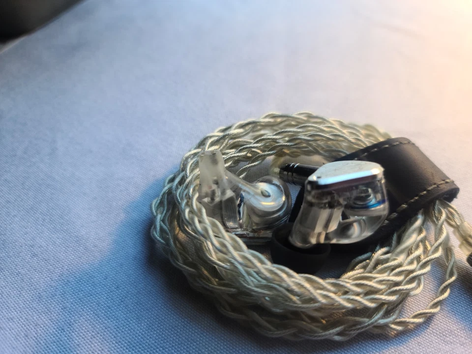 Moondrop Blessing 2 DUSK - Auriculares Monitor Profesional IEM Cable Equilibrado Foto 3 de 3