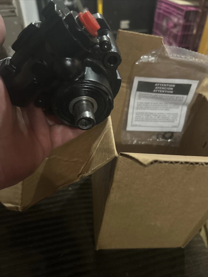 Bomba de dirección asistida Cardone para Dodge Ram 1500 2002-2008 Foto 2 de 4