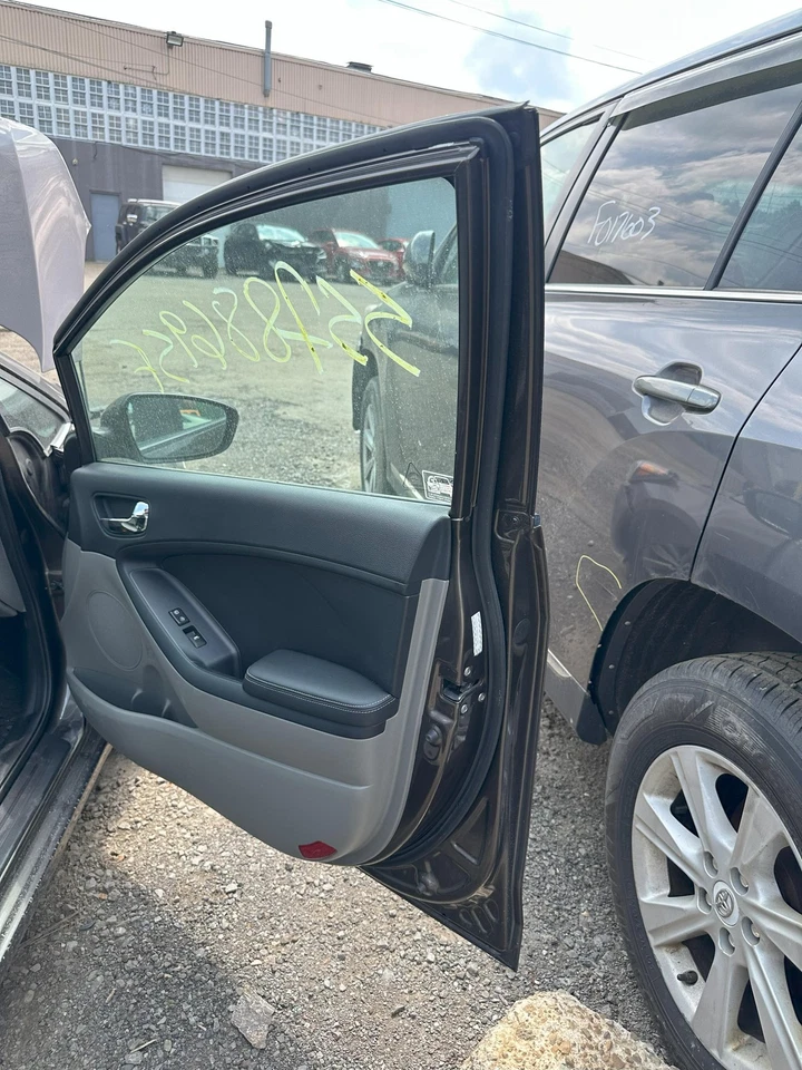 Used Front Right Door Assembly Front fits: 2015 Kia Forte electric Htbk w/automa Foto 4 de 4