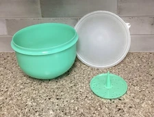 Tupperware Jadite Green Crisp-It Lettuce Keeper Bowl #1424 Dome Lid & Spike