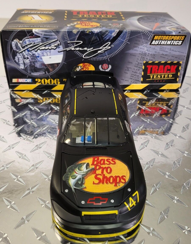 Martin Truex Jr #1 Bass Pro Shops / Tracks Tested 2006 Monte Carlo Diecast. 1:24 - Afbeelding 2 van 8