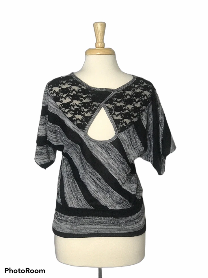 Top de encaje IZ Byer para mujer M negro gris metálico a rayas cuello redondo usado en excelente estado Foto 2 de 4