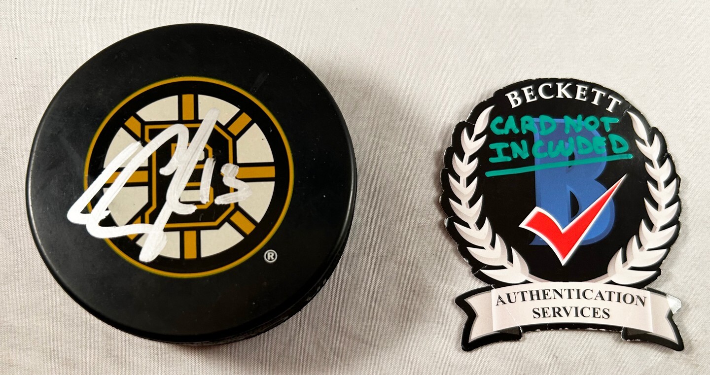 Charlie Coyle Signed Puck Boston Bruins Beckett BAS COA 