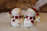 Kleines Schneemann-PäRchen Mit MüTze Aus Keramik, H 6,5 Cm, B 10 Cm, Winterdeko