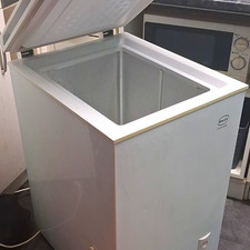 Swan SR04080W 70L White Chest Freezer Freestanding Manual Defrost, 52W