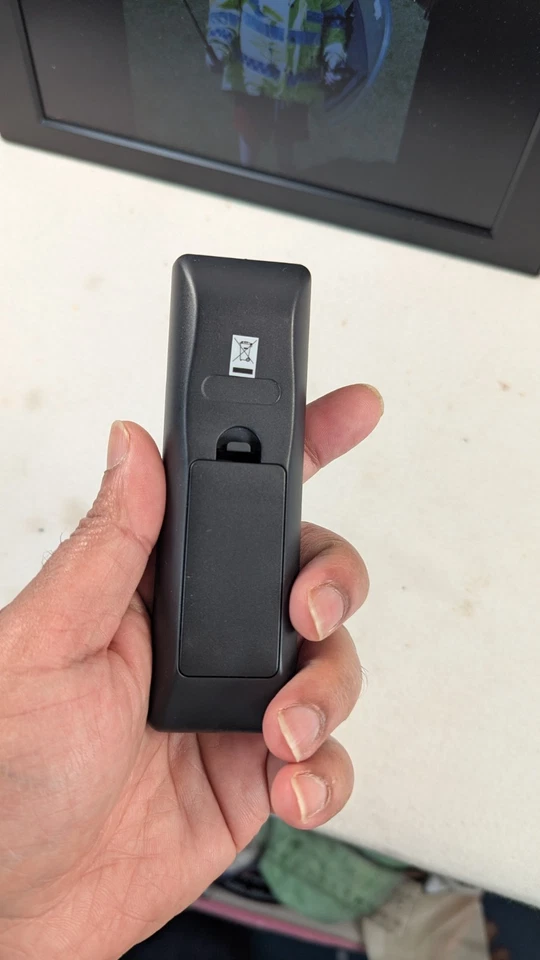 Pix-Star 10.4 Inch Wi-fi Cloud Digital Photo Frame FotoConnect XD With Email - Image 3 of 4