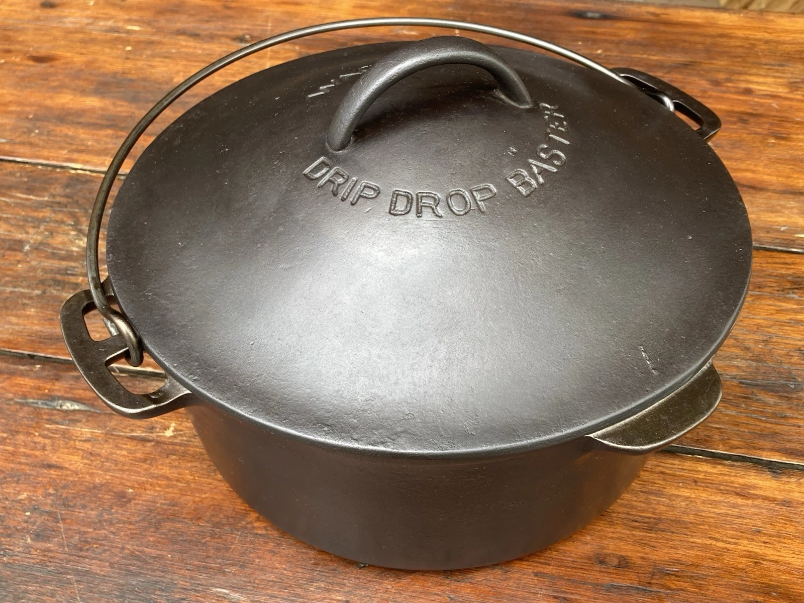 Wagner Ware Cast Iron #8 “Turtle Top” Dutch Oven