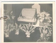 5 SNAPSHOT PHOTOS 3 POST MORTEM CASKET 2 GRAVE SITE 1 FROM BATESVILLE ARKANSAS