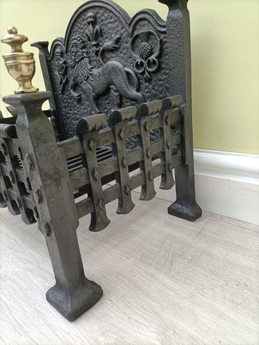 Antique Reclaimed Victorian cast iron fire basket grate with Lion, Rose Thistle - Bild 8 von 8
