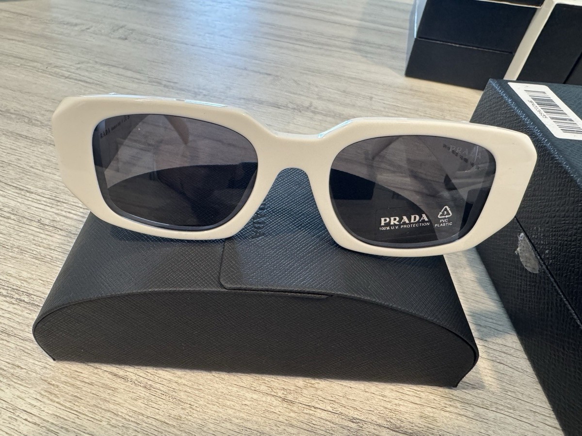 PRADA Symbol サングラス　ホワイト　PR17WS 1425S0 PR 17WS Prada Sunglasses 1425S0 Talc - eye-oo.com