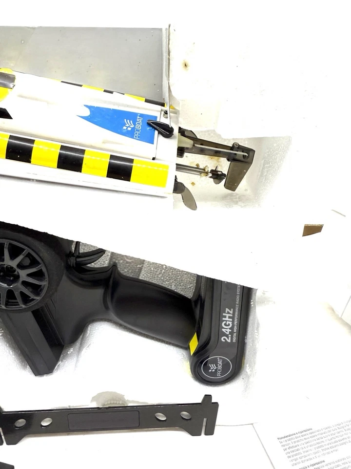 ProBoat React 9 Micro Rc Boat Brushed Rare White Untested - Image 4 of 4