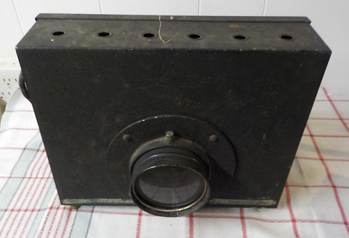 Antique Lantern Projector Lights Up - Picture 5 of 6