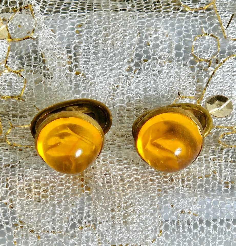 古董 1920 年代黄铜带琥珀色蜂蜜彩色石头圆顶袖口链接 — 第 4/4 张图片