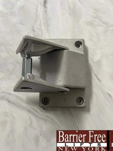 Handicare 1100 Stairlift Bracket - 第 1/4 張圖片