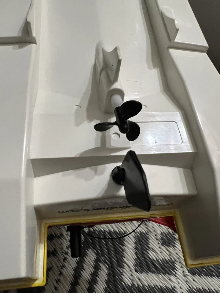 New In Box- Vintage RadioShack Hydro Shock radio control RC speed boat Read Desc - Image 4 of 4